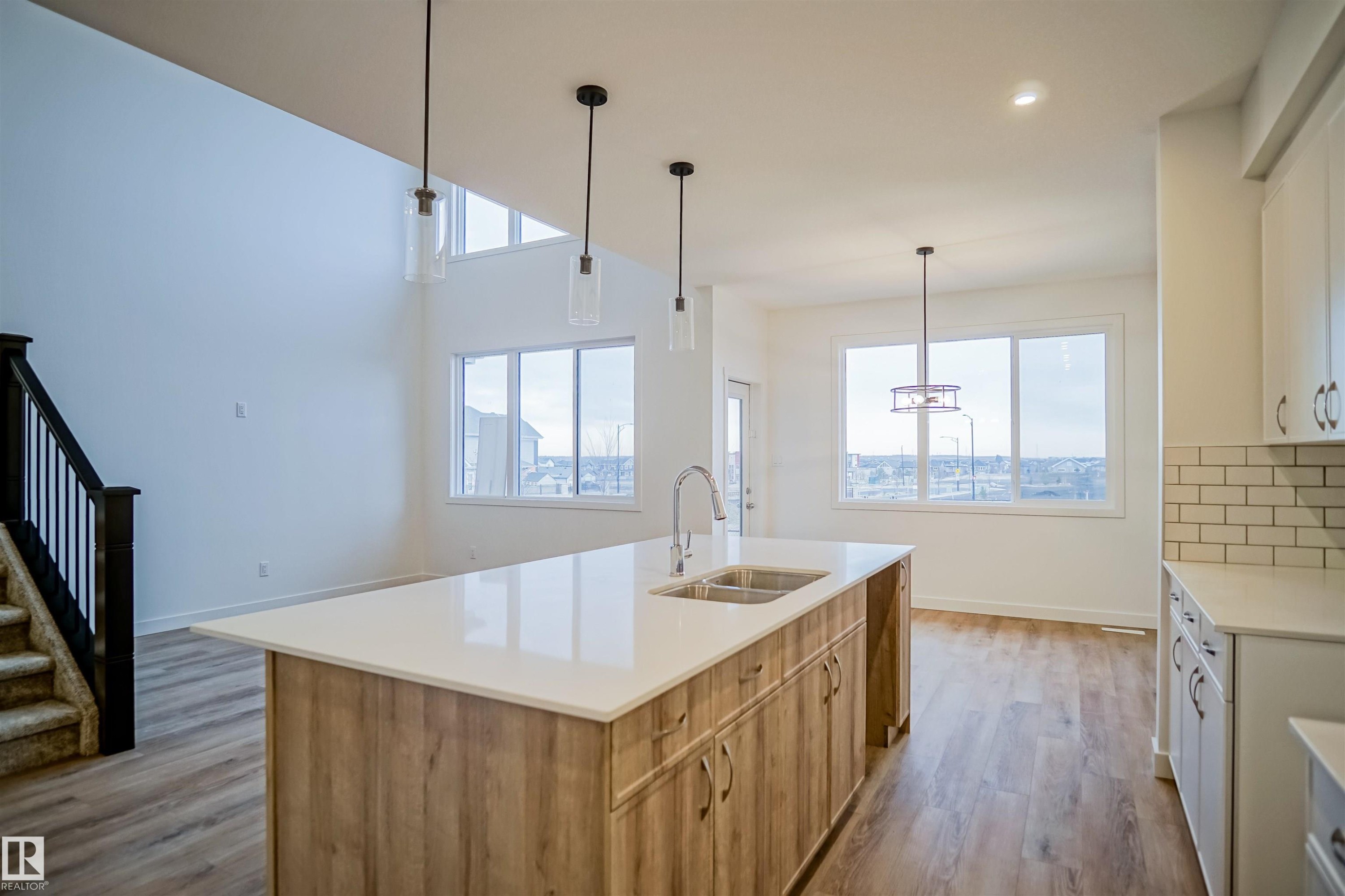 












4645 Kinsella Landing

,
Edmonton,




AB
T6W 1A8

