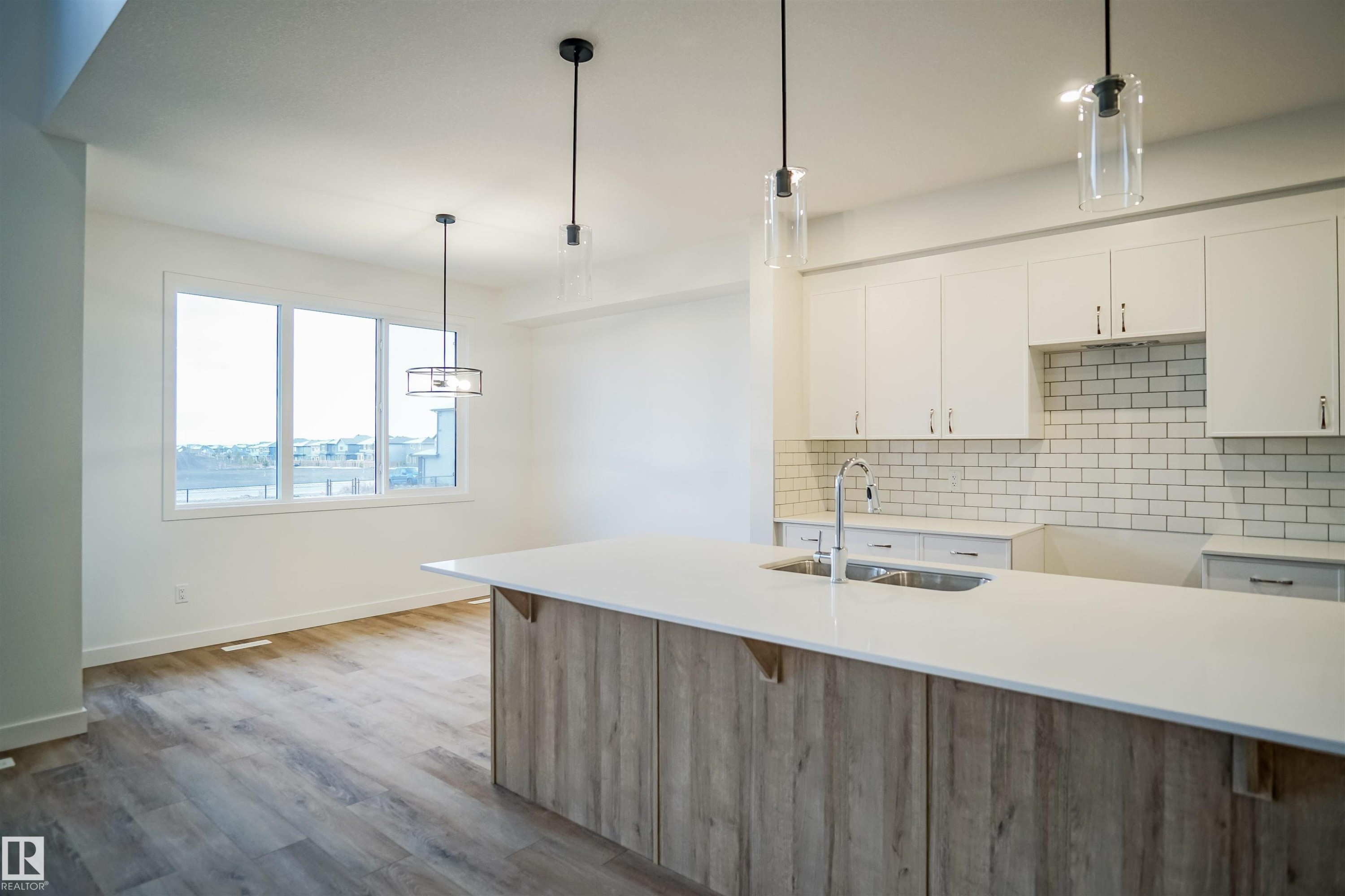 












4645 Kinsella Landing

,
Edmonton,




AB
T6W 1A8

