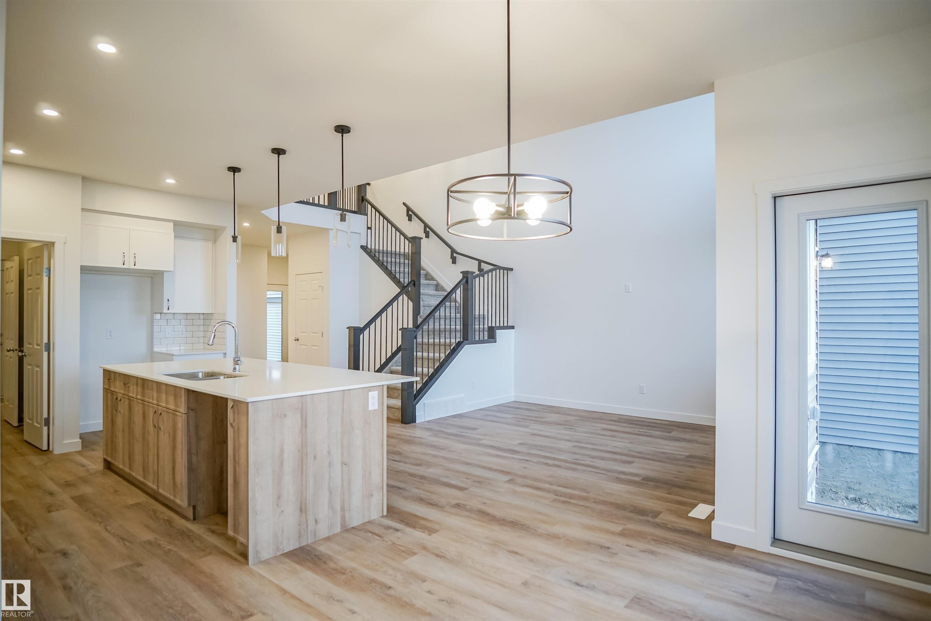 












4645 Kinsella Landing

,
Edmonton,




AB
T6W 1A8

