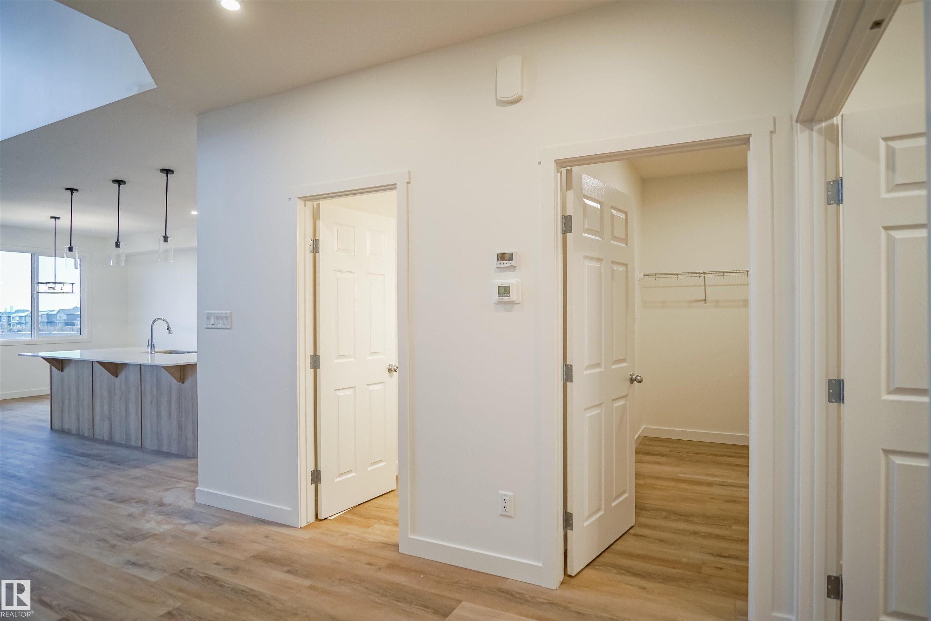 












4645 Kinsella Landing

,
Edmonton,




AB
T6W 1A8

