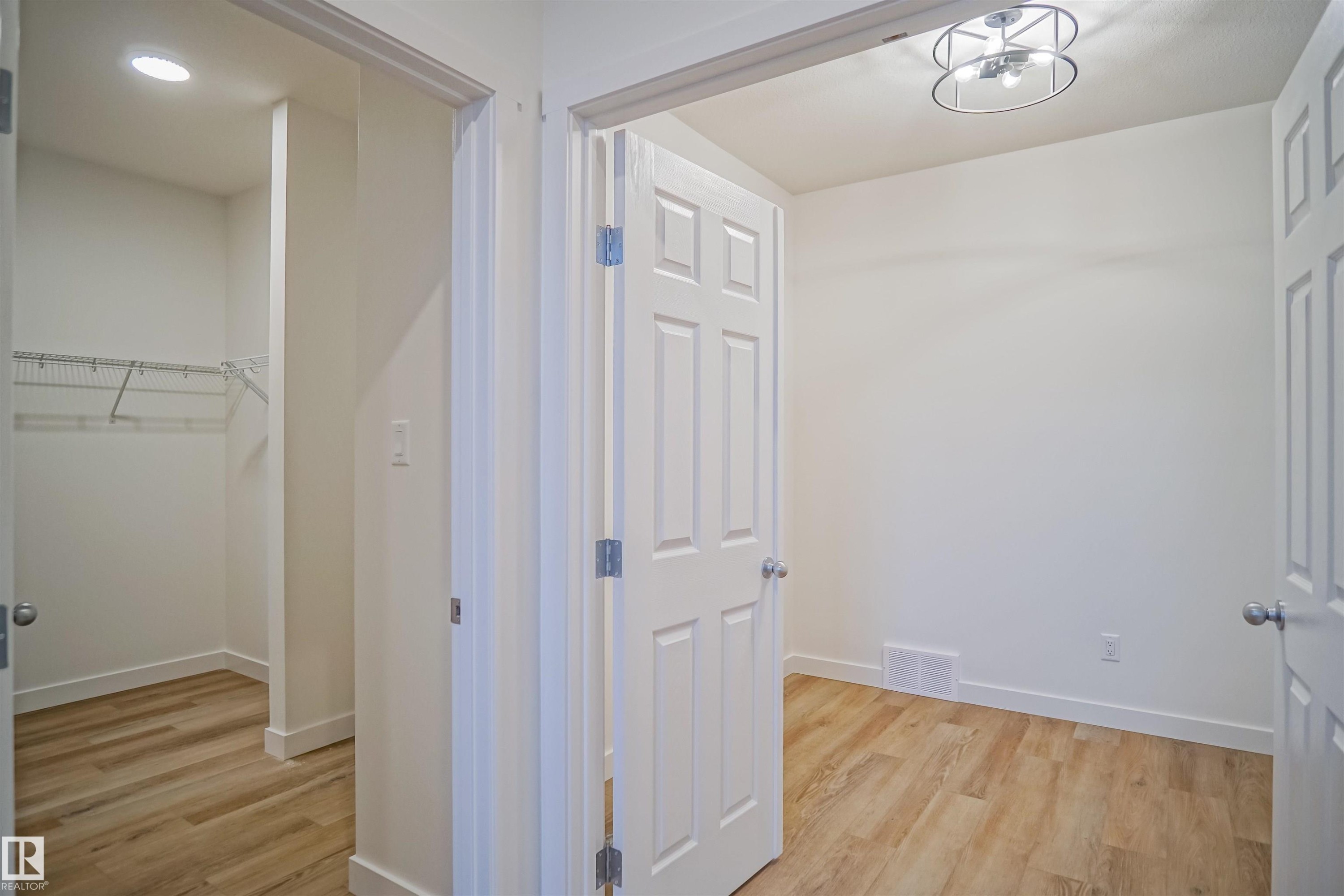 












4645 Kinsella Landing

,
Edmonton,




AB
T6W 1A8

