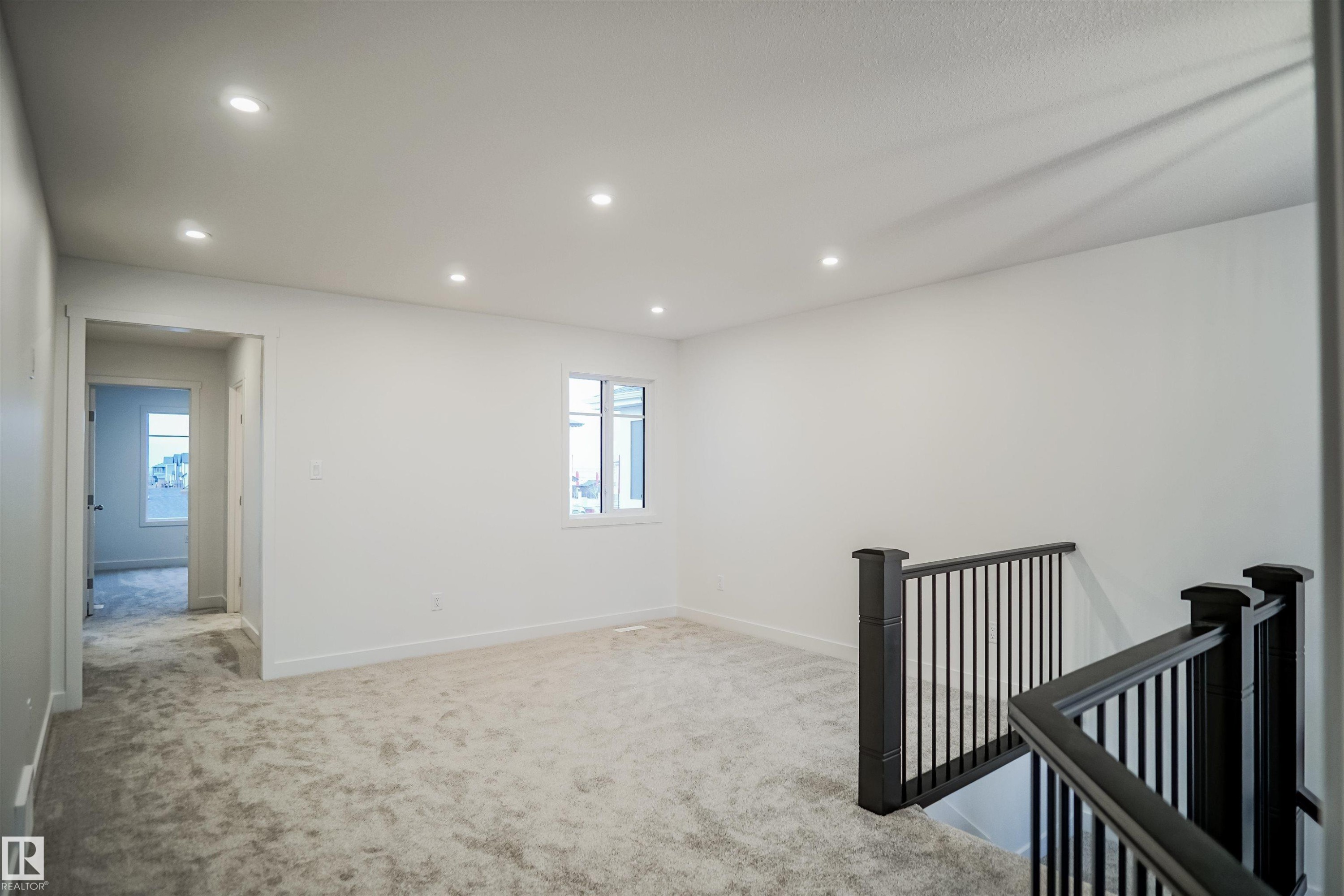 












4645 Kinsella Landing

,
Edmonton,




AB
T6W 1A8

