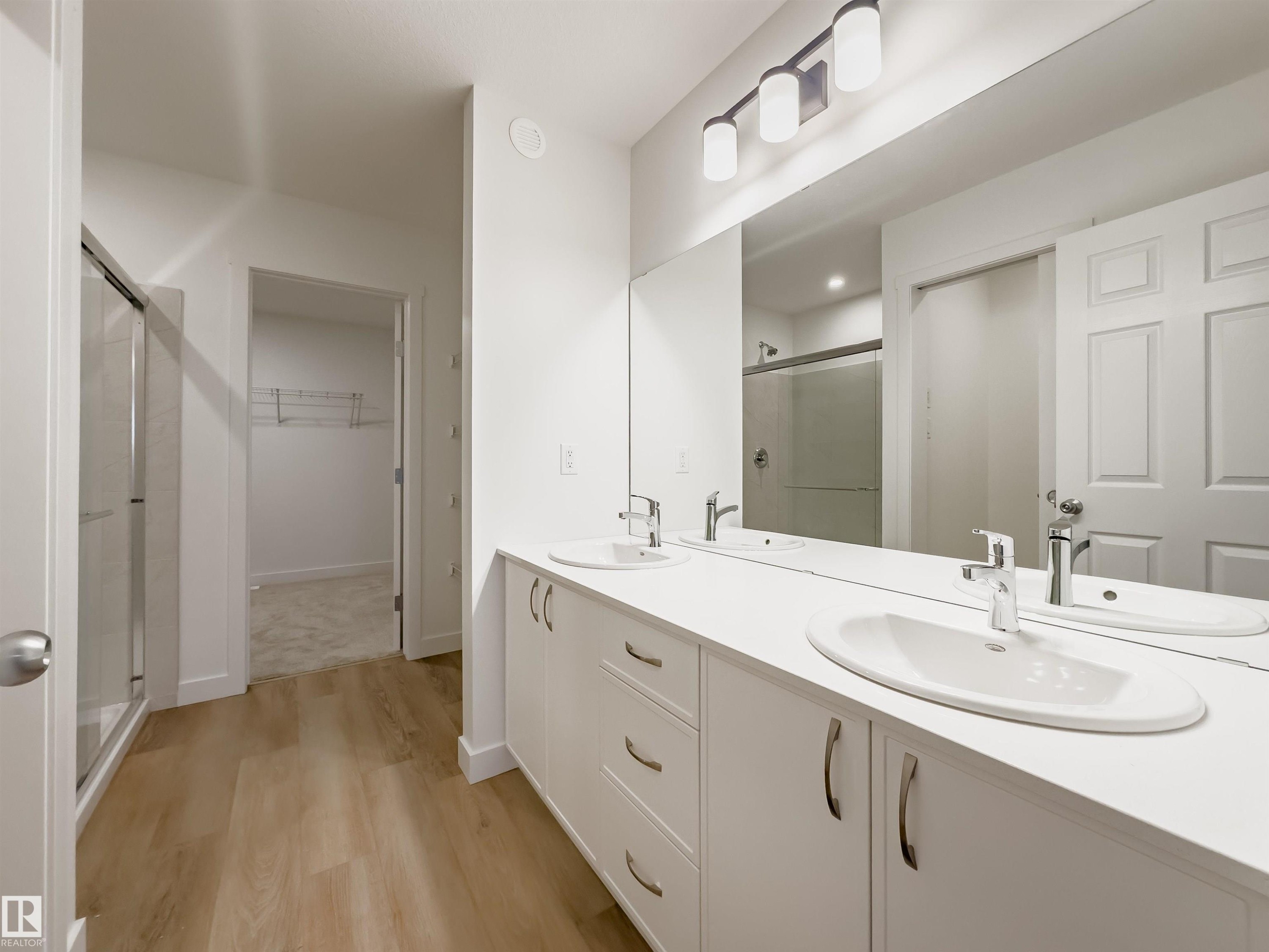 












4645 Kinsella Landing

,
Edmonton,




AB
T6W 1A8

