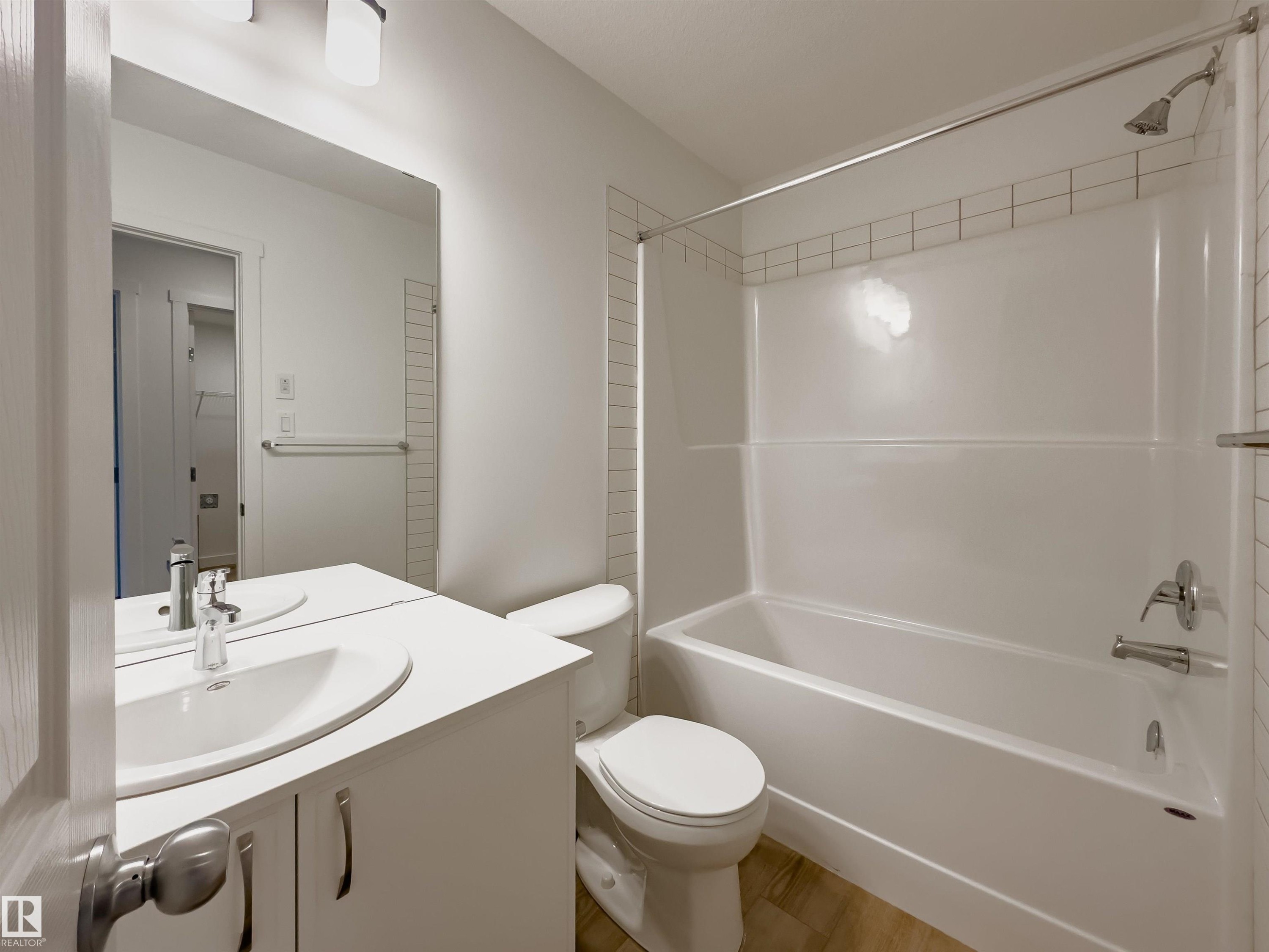 












4645 Kinsella Landing

,
Edmonton,




AB
T6W 1A8

