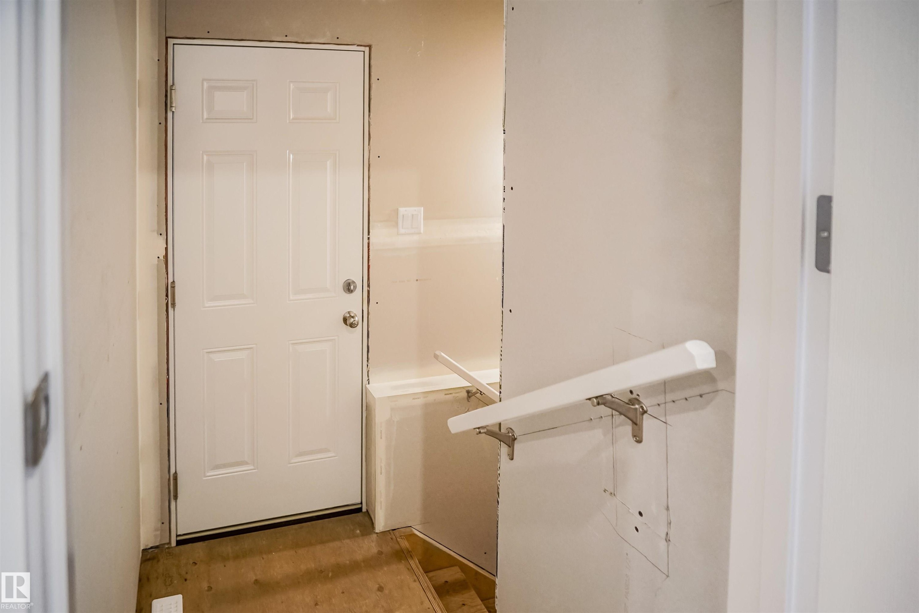 












4645 Kinsella Landing

,
Edmonton,




AB
T6W 1A8

