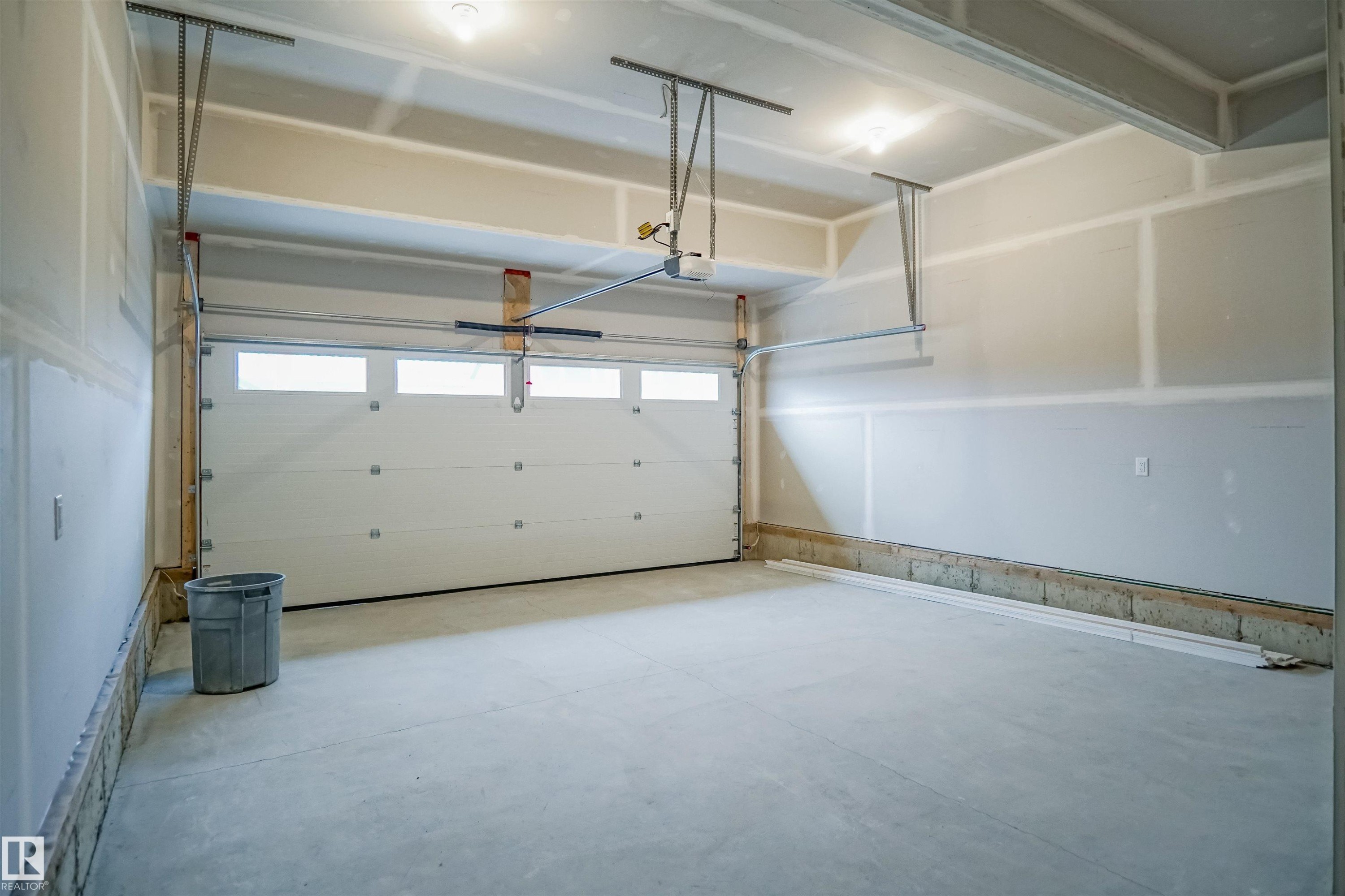 












4645 Kinsella Landing

,
Edmonton,




AB
T6W 1A8

