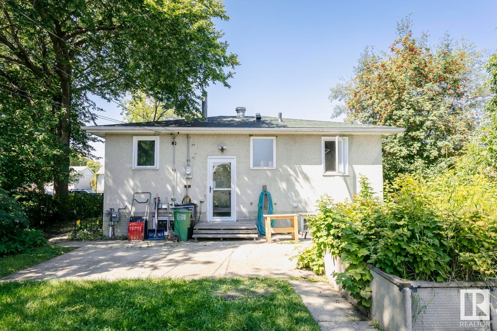 












10841 154 Street

,
Edmonton,




AB
T5P 2J6

