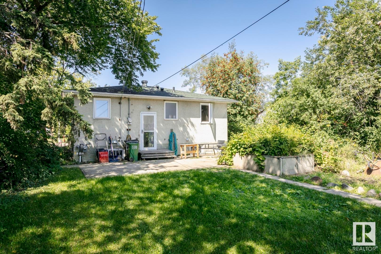 












10841 154 Street

,
Edmonton,




AB
T5P 2J6

