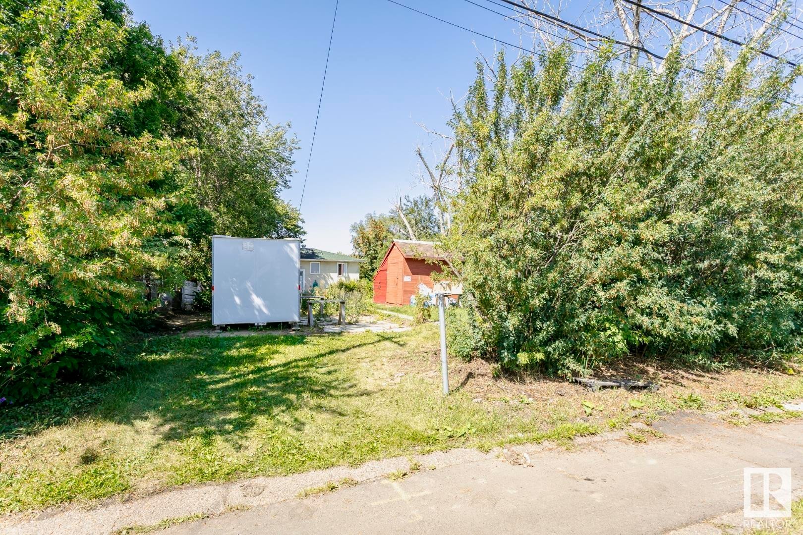 












10841 154 Street

,
Edmonton,




AB
T5P 2J6

