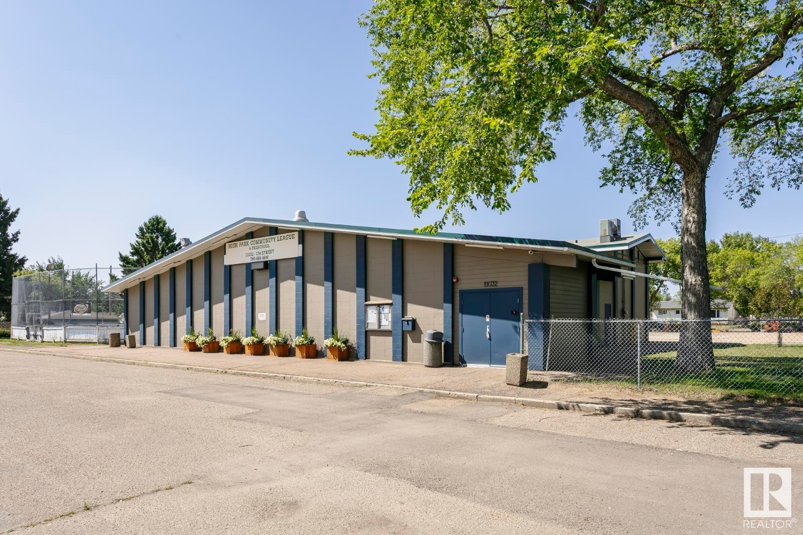 












10841 154 Street

,
Edmonton,




AB
T5P 2J6

