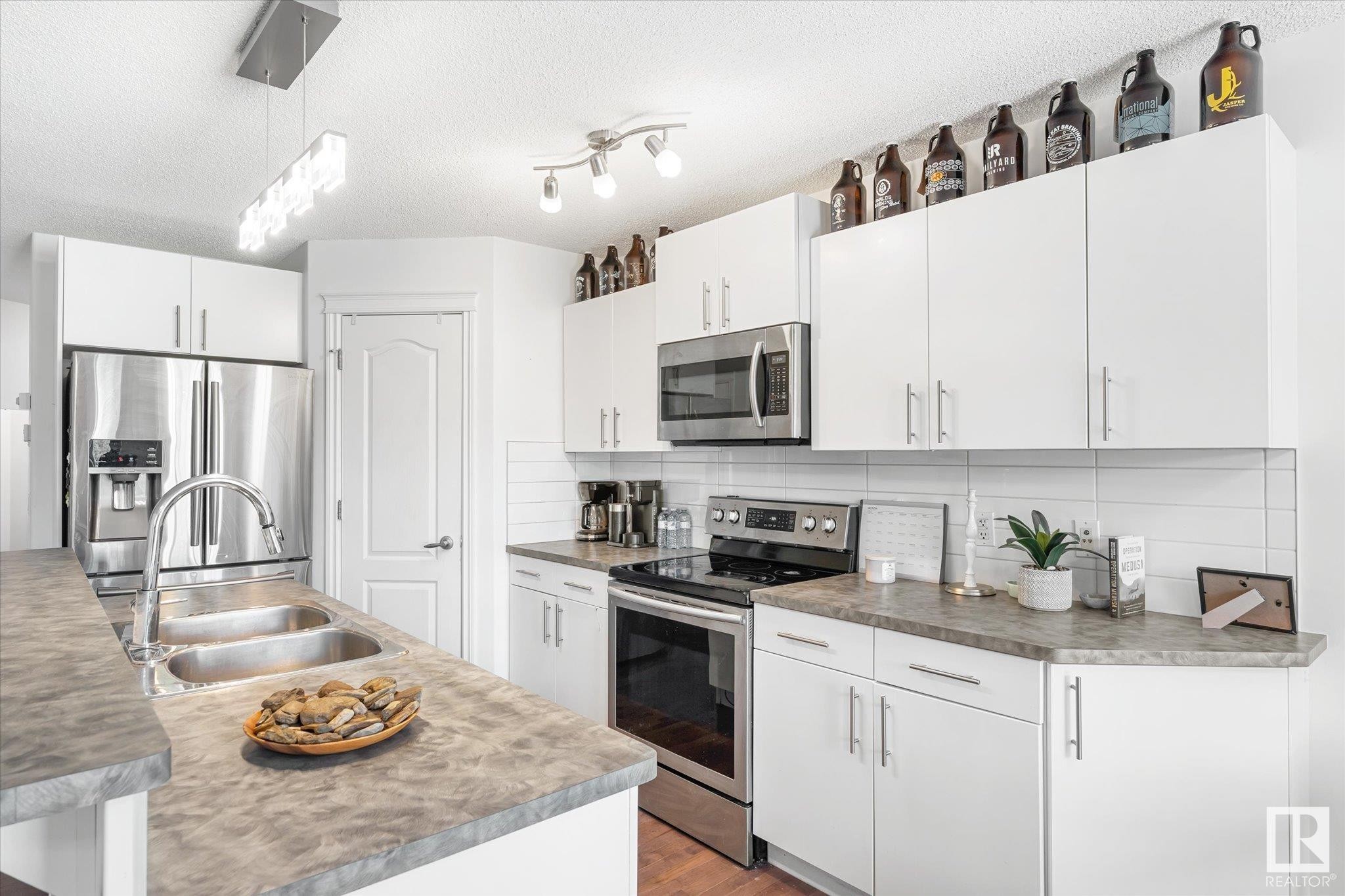 












17130 7A Avenue

,
Edmonton,




AB
T6W 0M5

