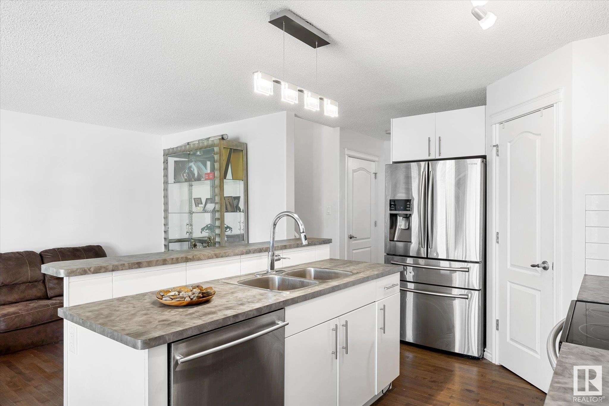 












17130 7A Avenue

,
Edmonton,




AB
T6W 0M5


