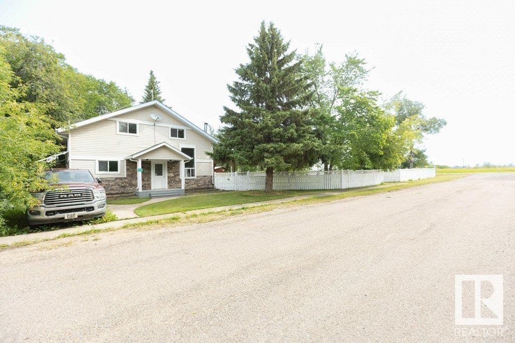 












4906 51 Avenue

,
Pibroch,




AB
T7P 2P5

