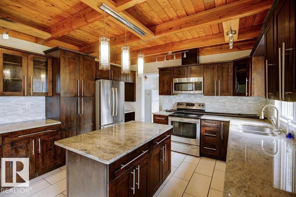 












4906 51 Avenue

,
Pibroch,




AB
T7P 2P5

