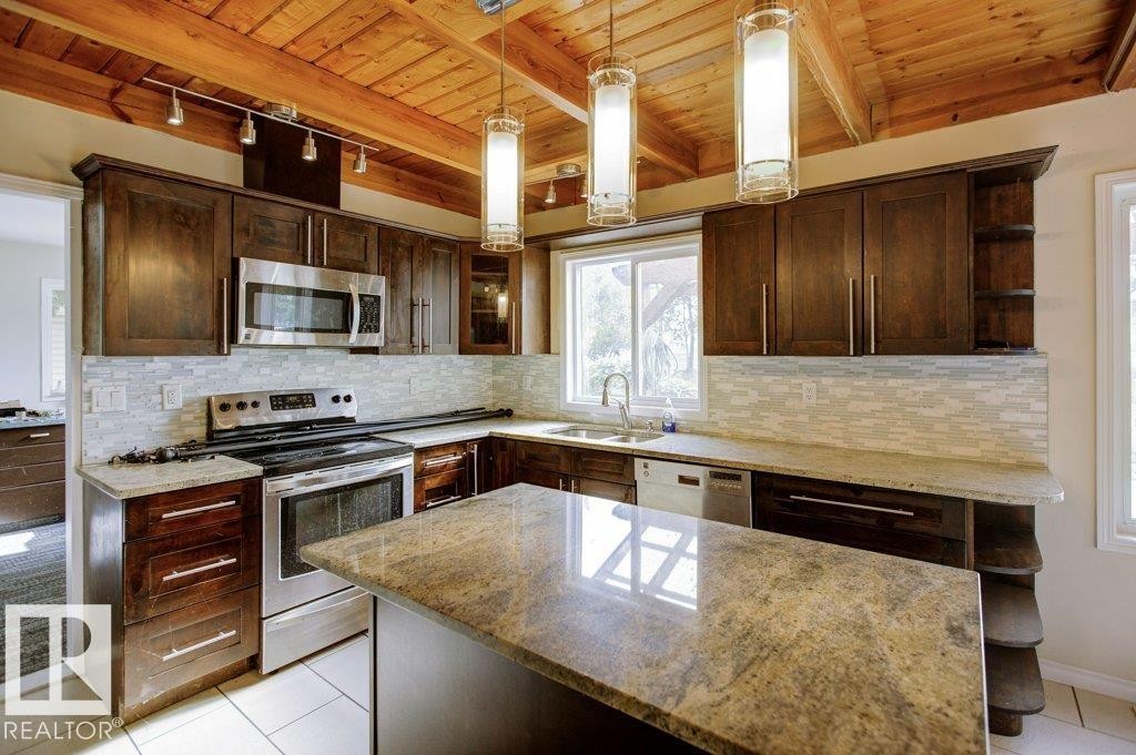 












4906 51 Avenue

,
Pibroch,




AB
T7P 2P5

