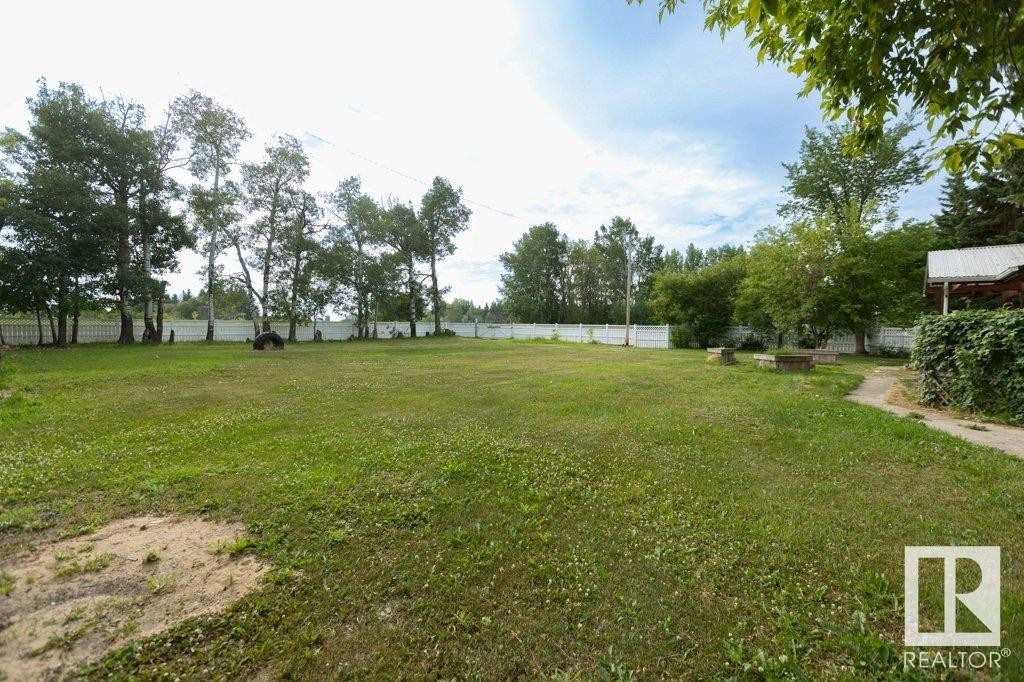 












4906 51 Avenue

,
Pibroch,




AB
T7P 2P5


