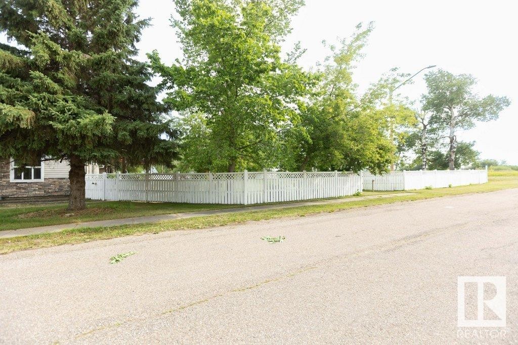 












4906 51 Avenue

,
Pibroch,




AB
T7P 2P5

