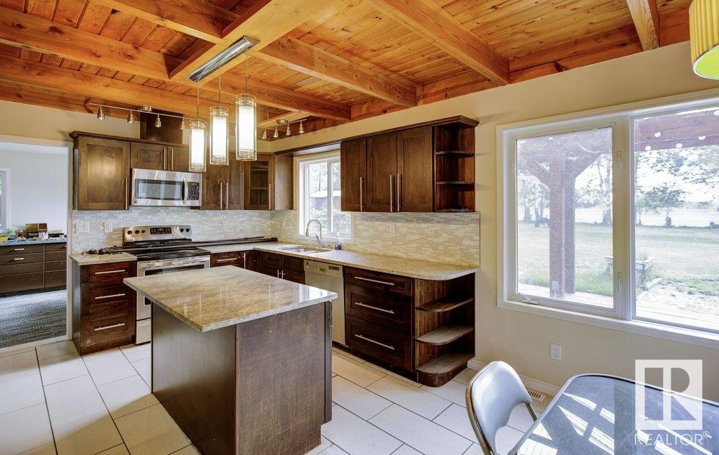 












4906 51 Avenue

,
Pibroch,




AB
T7P 2P5

