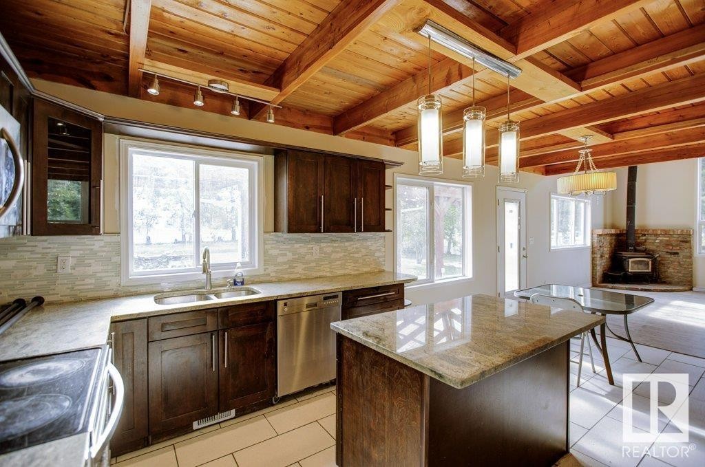 












4906 51 Avenue

,
Pibroch,




AB
T7P 2P5

