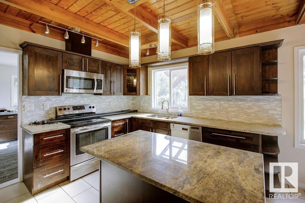 












4906 51 Avenue

,
Pibroch,




AB
T7P 2P5

