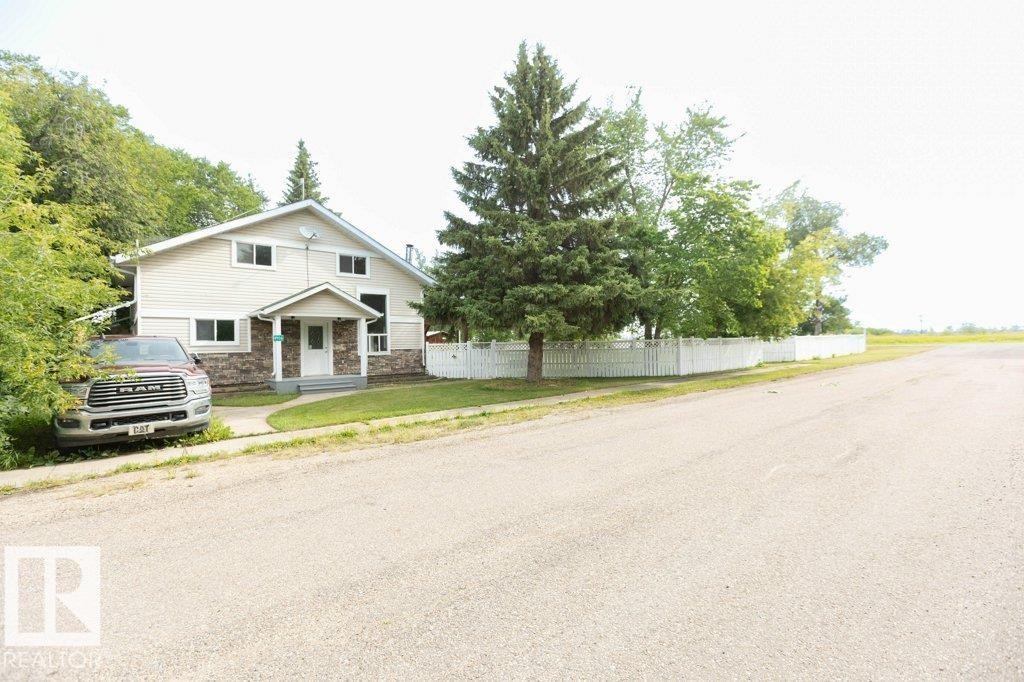 












4906 51 Avenue

,
Pibroch,




AB
T7P 2P5


