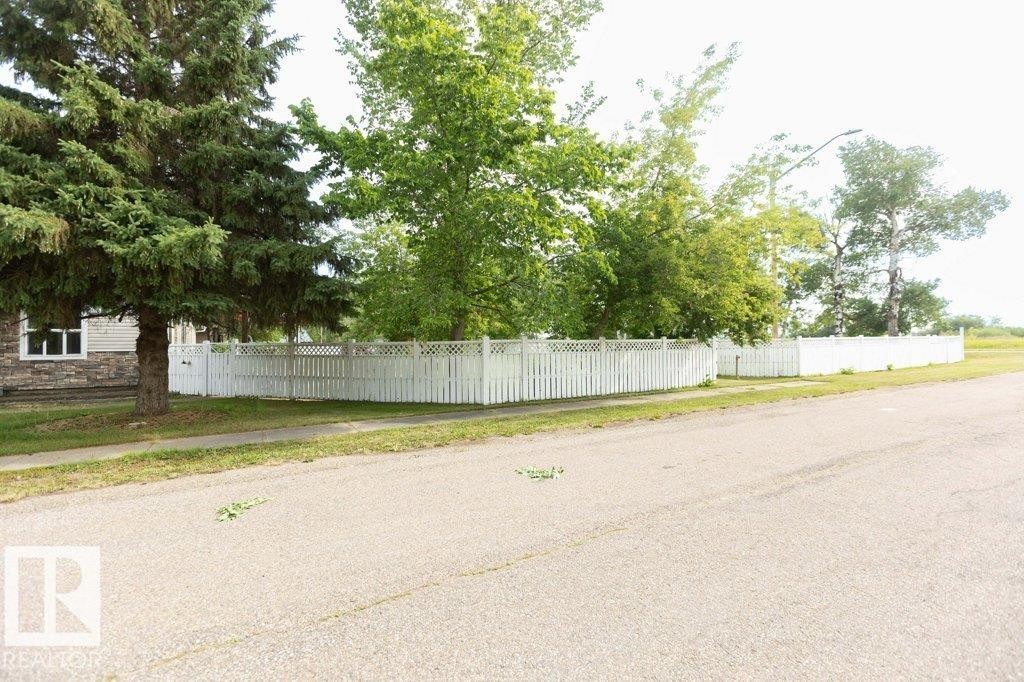 












4906 51 Avenue

,
Pibroch,




AB
T7P 2P5

