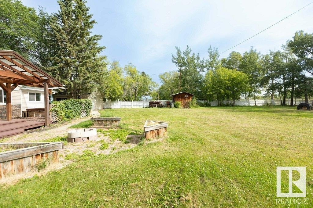 












4906 51 Avenue

,
Pibroch,




AB
T7P 2P5


