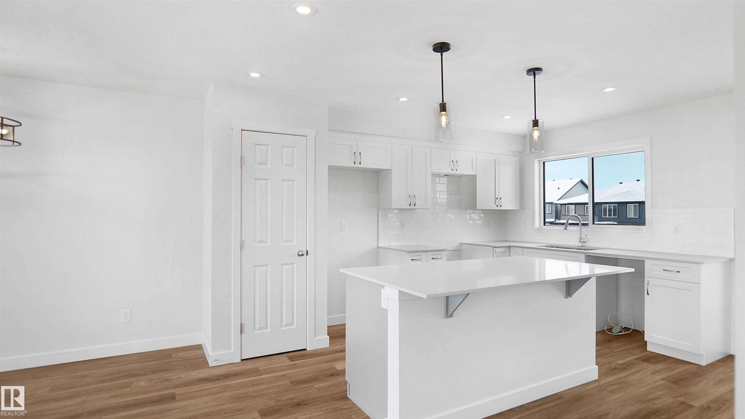 












645 176 Avenue

,
Edmonton,




AB
T5Y 4G1

