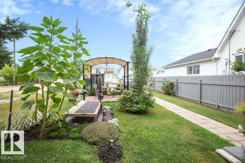 












9811 A 100 Street

,
Westlock,




AB
T7P 1Y6

