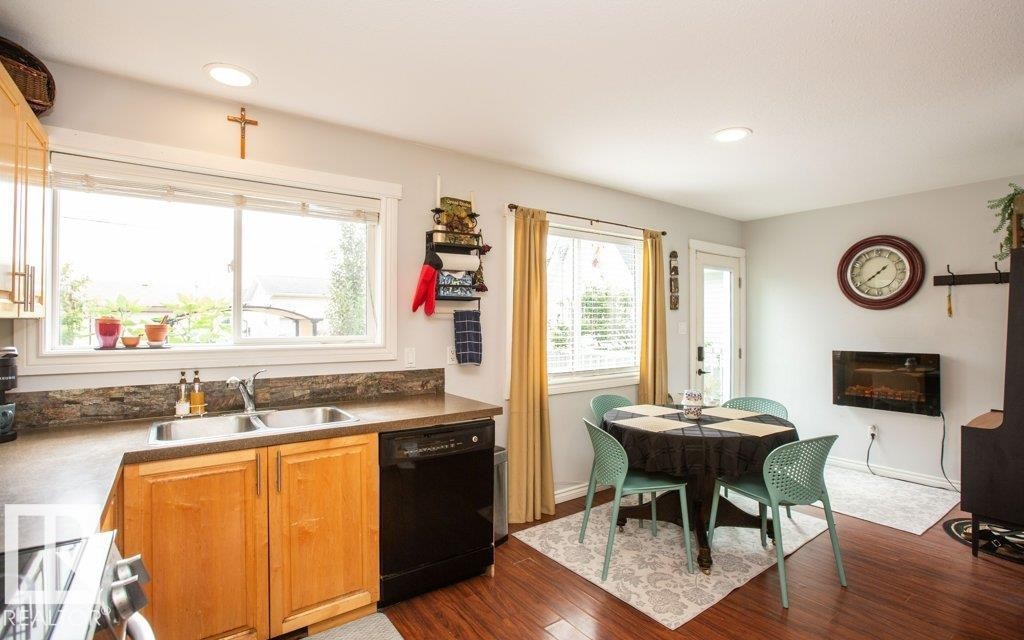 












9811 A 100 Street

,
Westlock,




AB
T7P 1Y6

