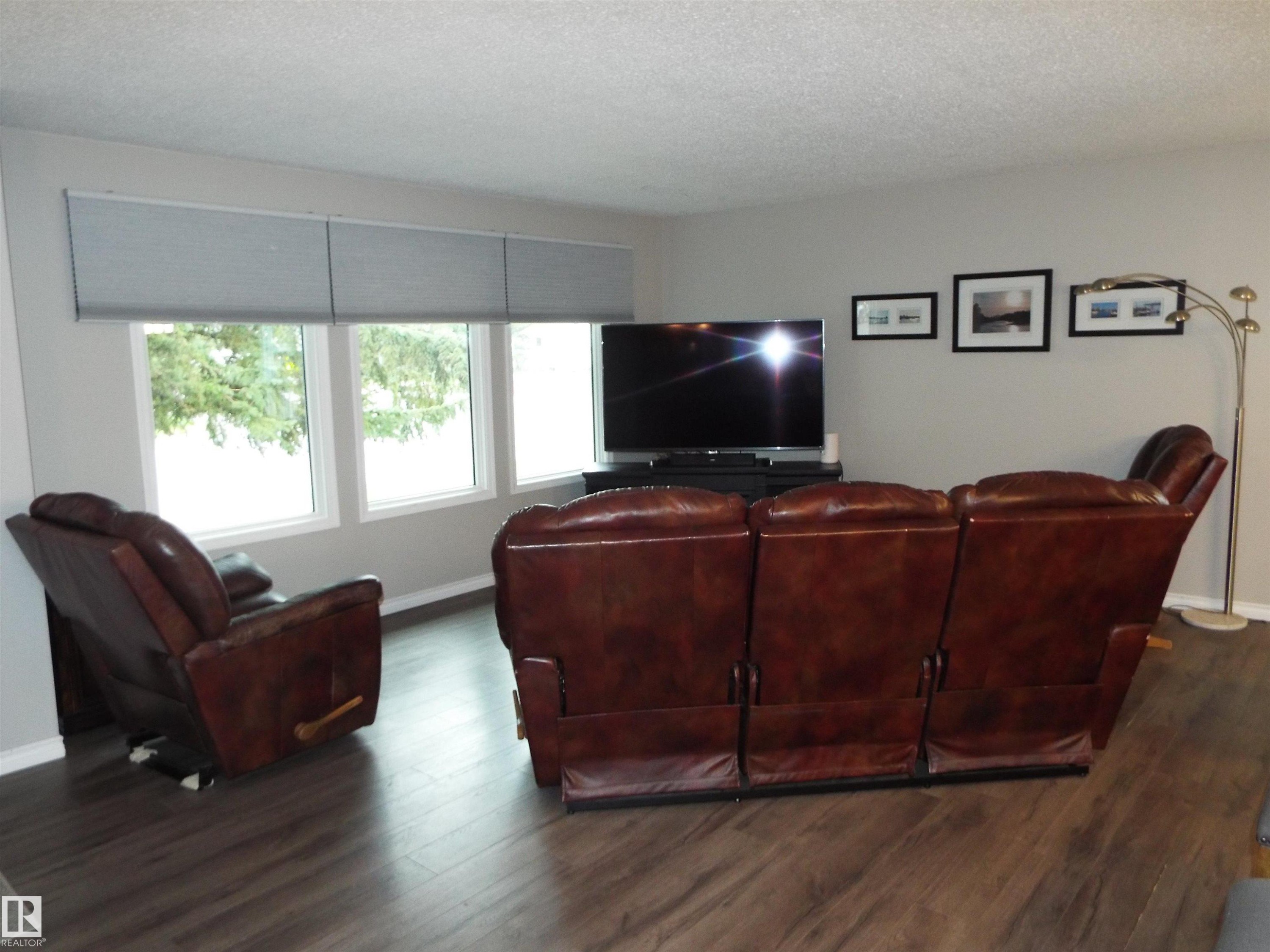 












3614 CALEDONIA Drive

,
Leduc,




AB
T9E 6G4

