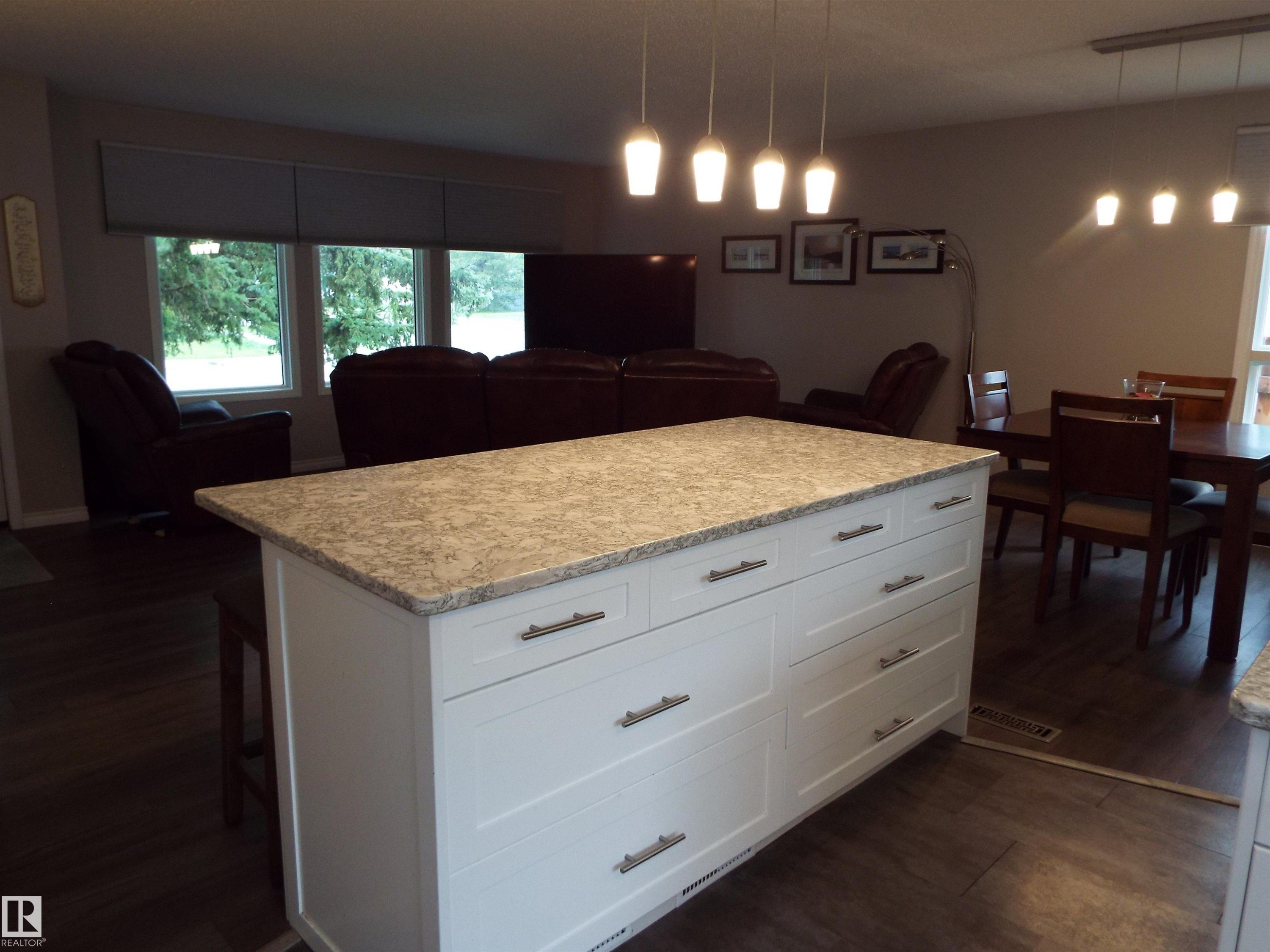 












3614 CALEDONIA Drive

,
Leduc,




AB
T9E 6G4

