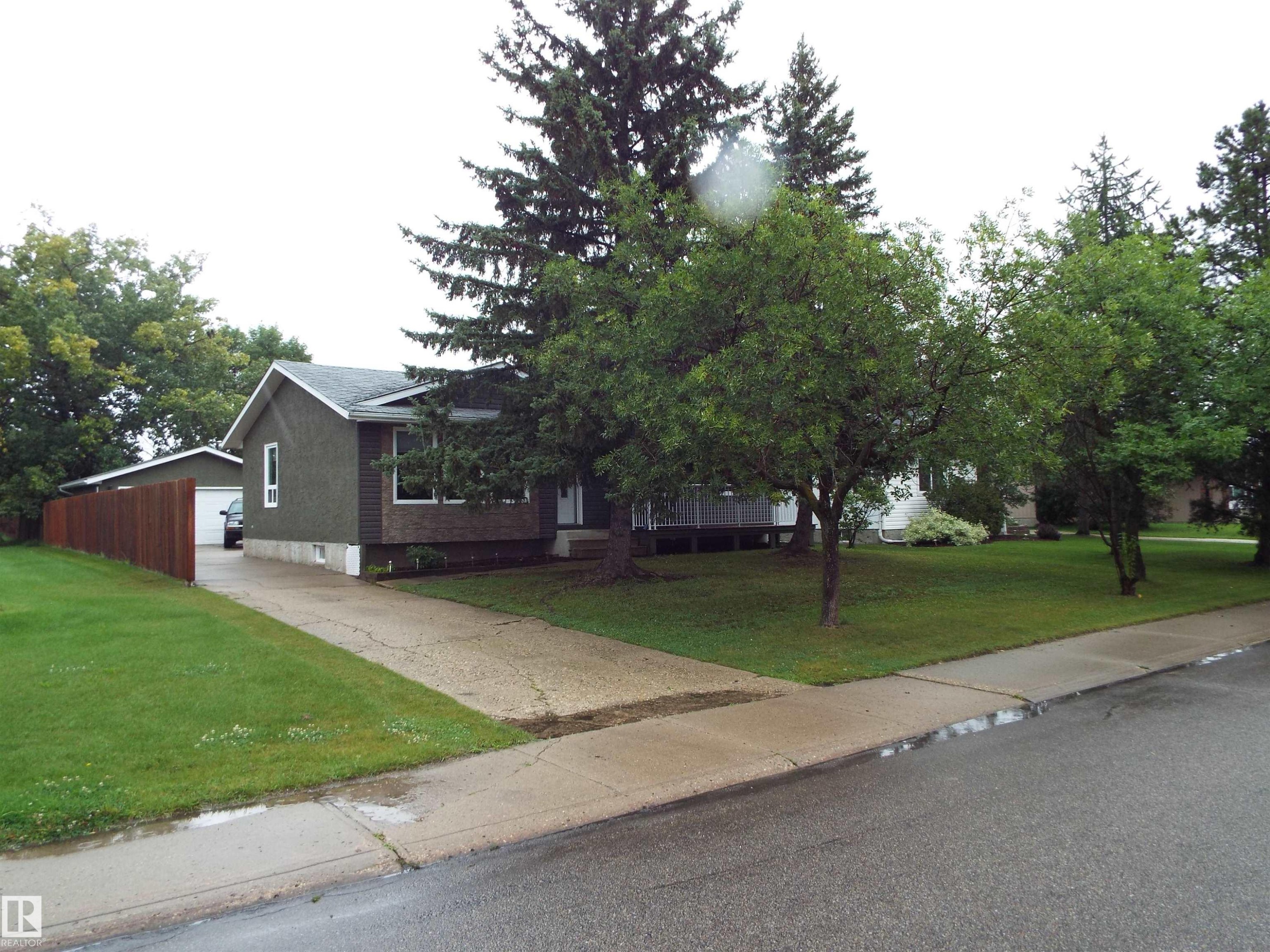 












3614 CALEDONIA Drive

,
Leduc,




AB
T9E 6G4

