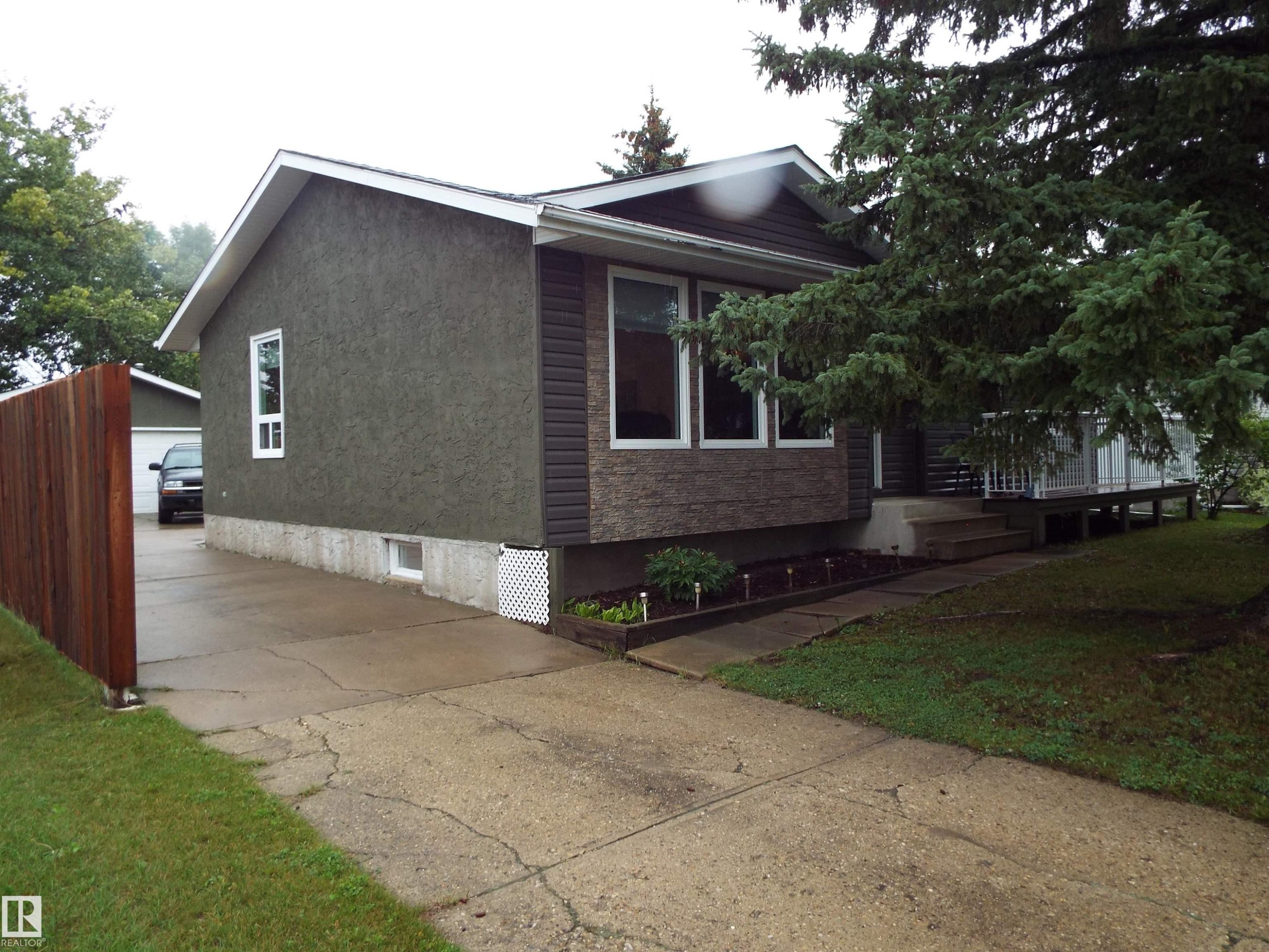 












3614 CALEDONIA Drive

,
Leduc,




AB
T9E 6G4

