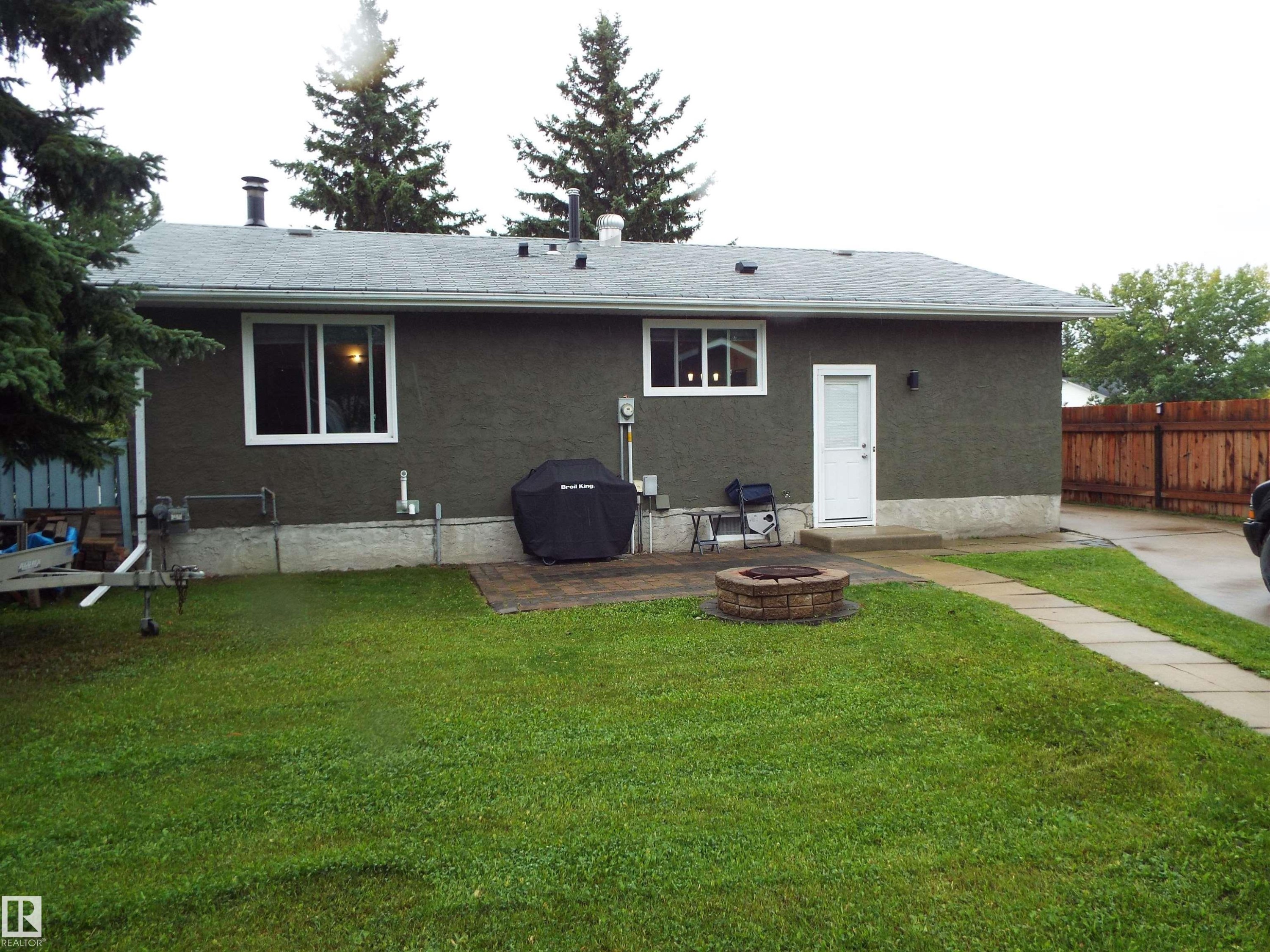 












3614 CALEDONIA Drive

,
Leduc,




AB
T9E 6G4


