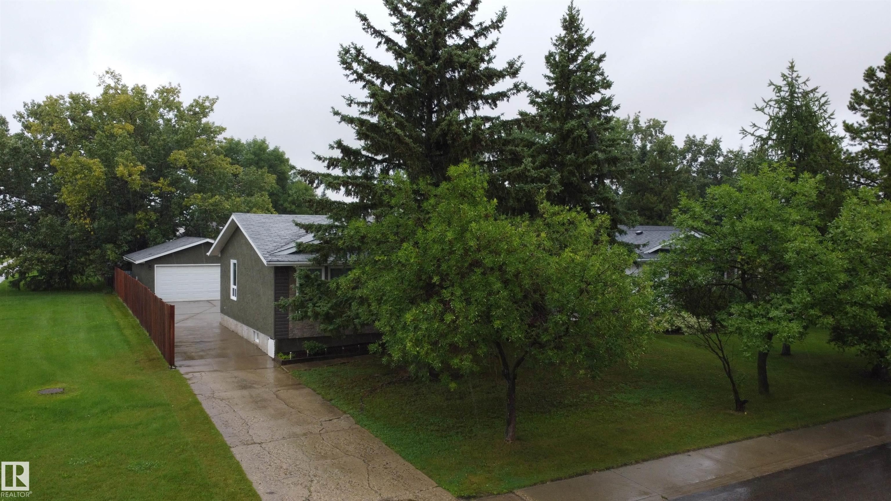 












3614 CALEDONIA Drive

,
Leduc,




AB
T9E 6G4

