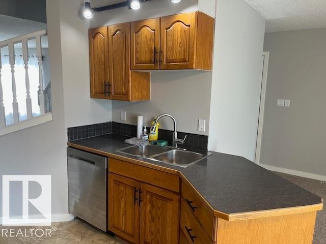 












16 West-1033 Youville Drive W

,
Edmonton,




AB
T6L 6V9

