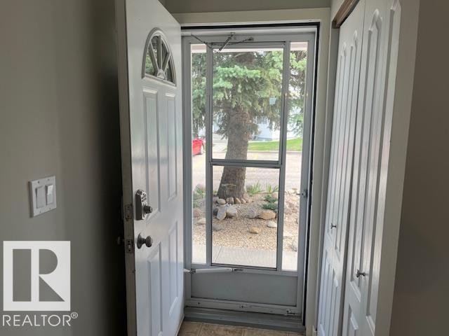 












16 West-1033 Youville Drive W

,
Edmonton,




AB
T6L 6V9

