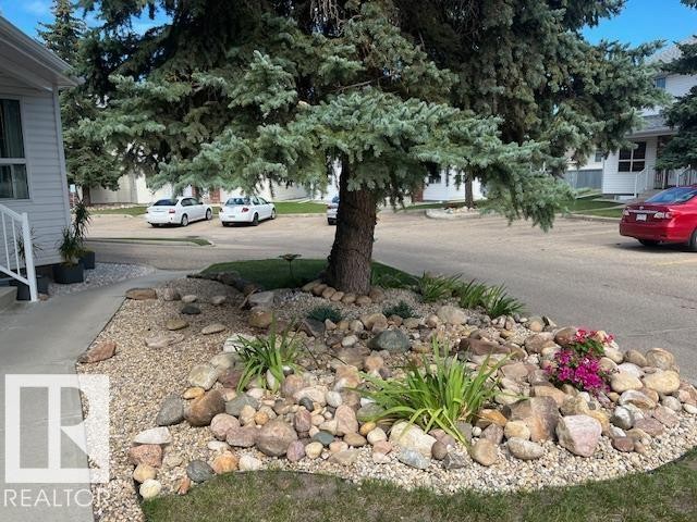 












16 West-1033 Youville Drive W

,
Edmonton,




AB
T6L 6V9

