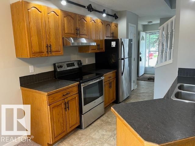 












16 West-1033 Youville Drive W

,
Edmonton,




AB
T6L 6V9

