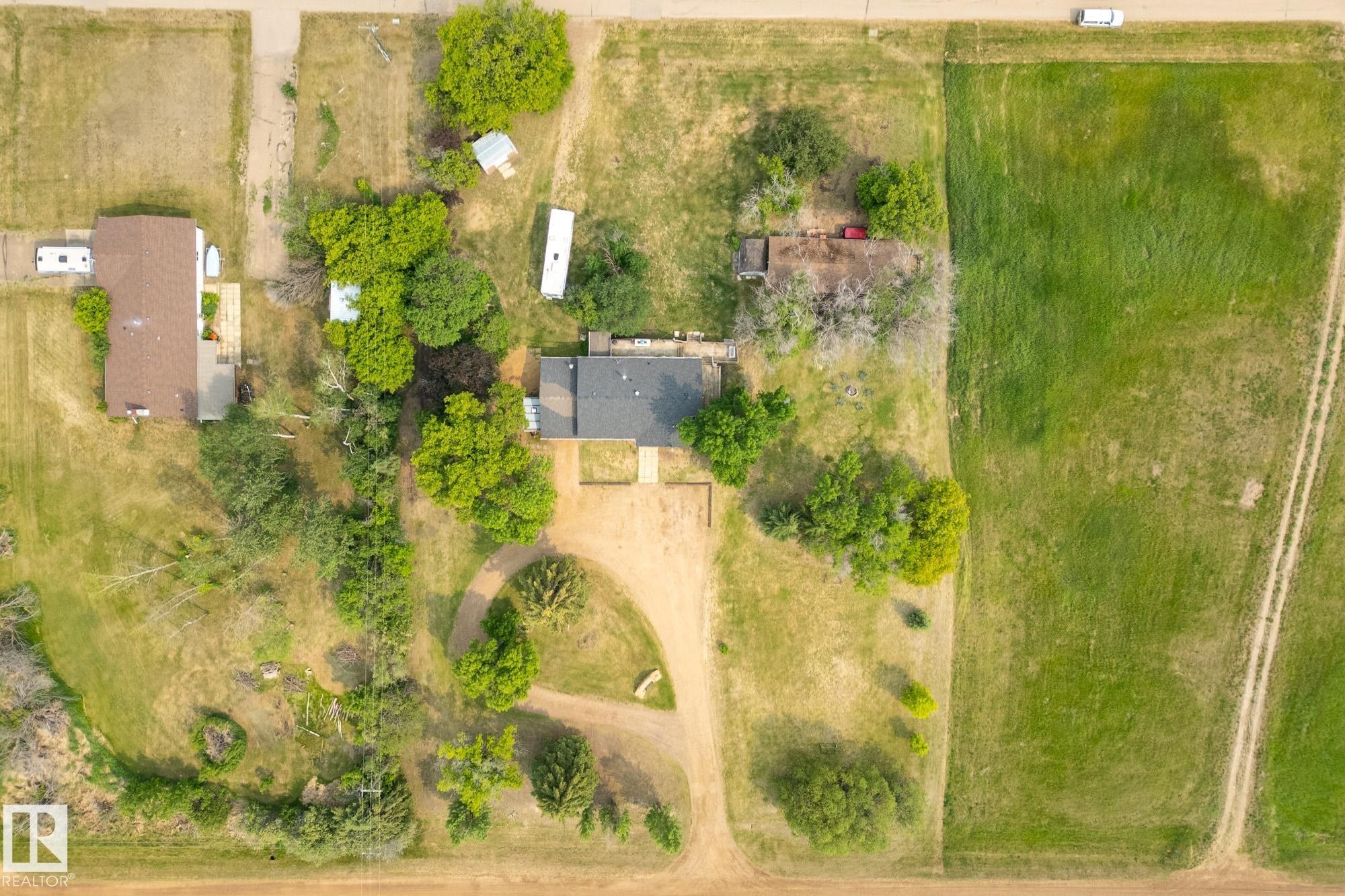 












320 1 Avenue

,
Thorhild,




AB
T0A 3J0

