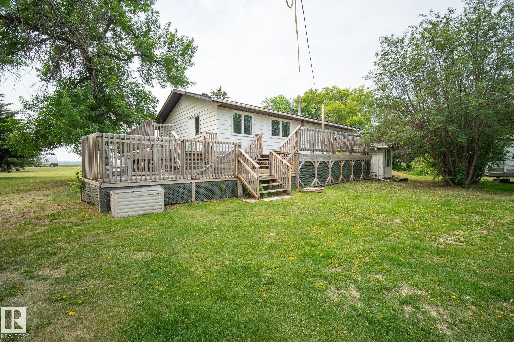 












320 1 Avenue

,
Thorhild,




AB
T0A 3J0

