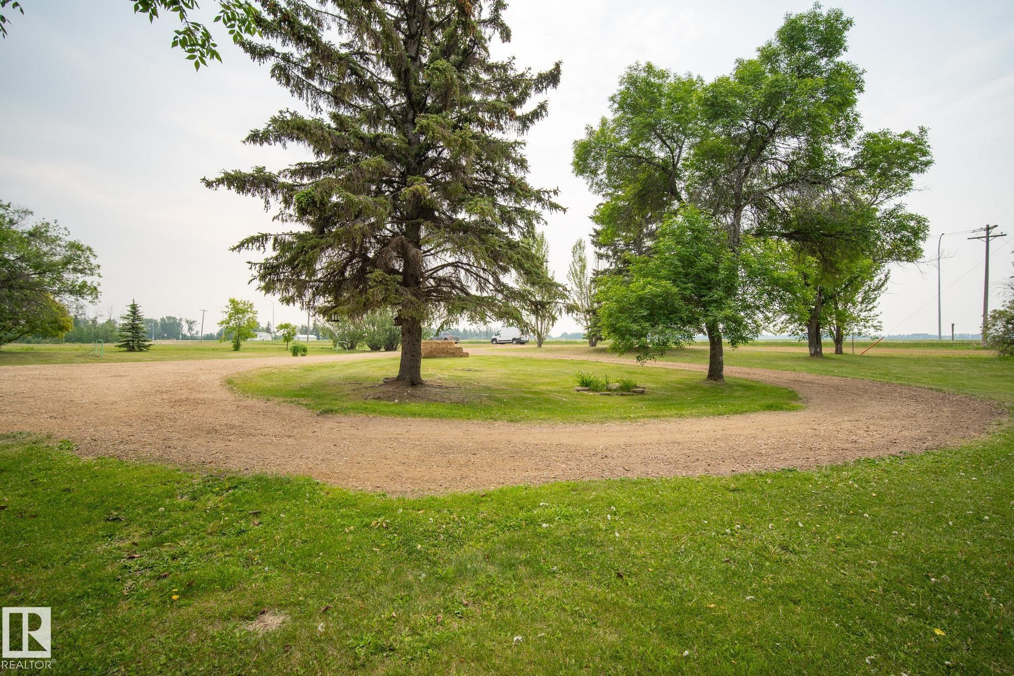 












320 1 Avenue

,
Thorhild,




AB
T0A 3J0

