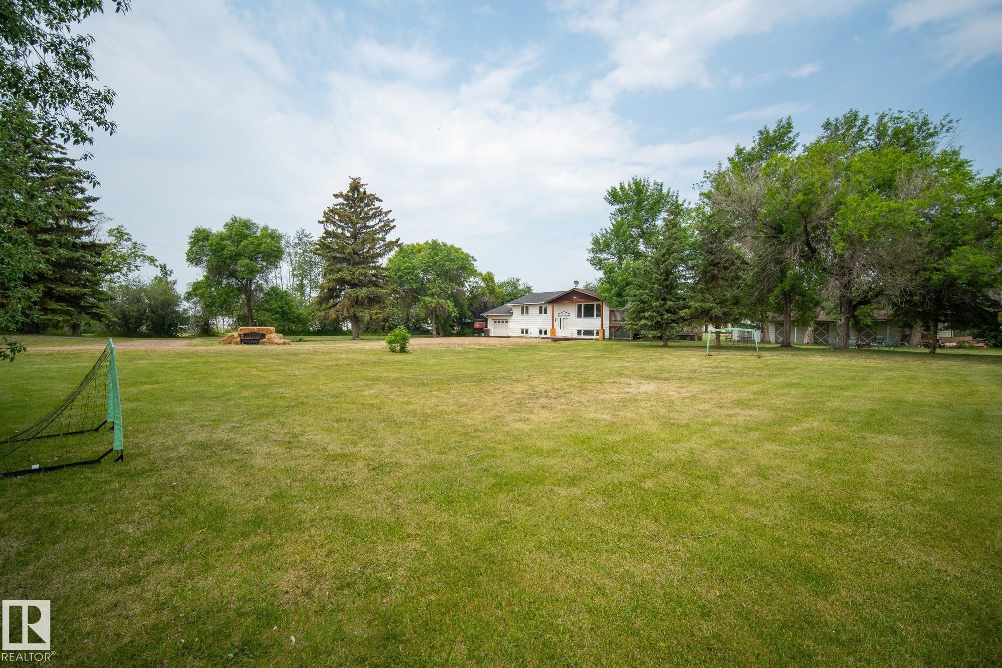 












320 1 Avenue

,
Thorhild,




AB
T0A 3J0

