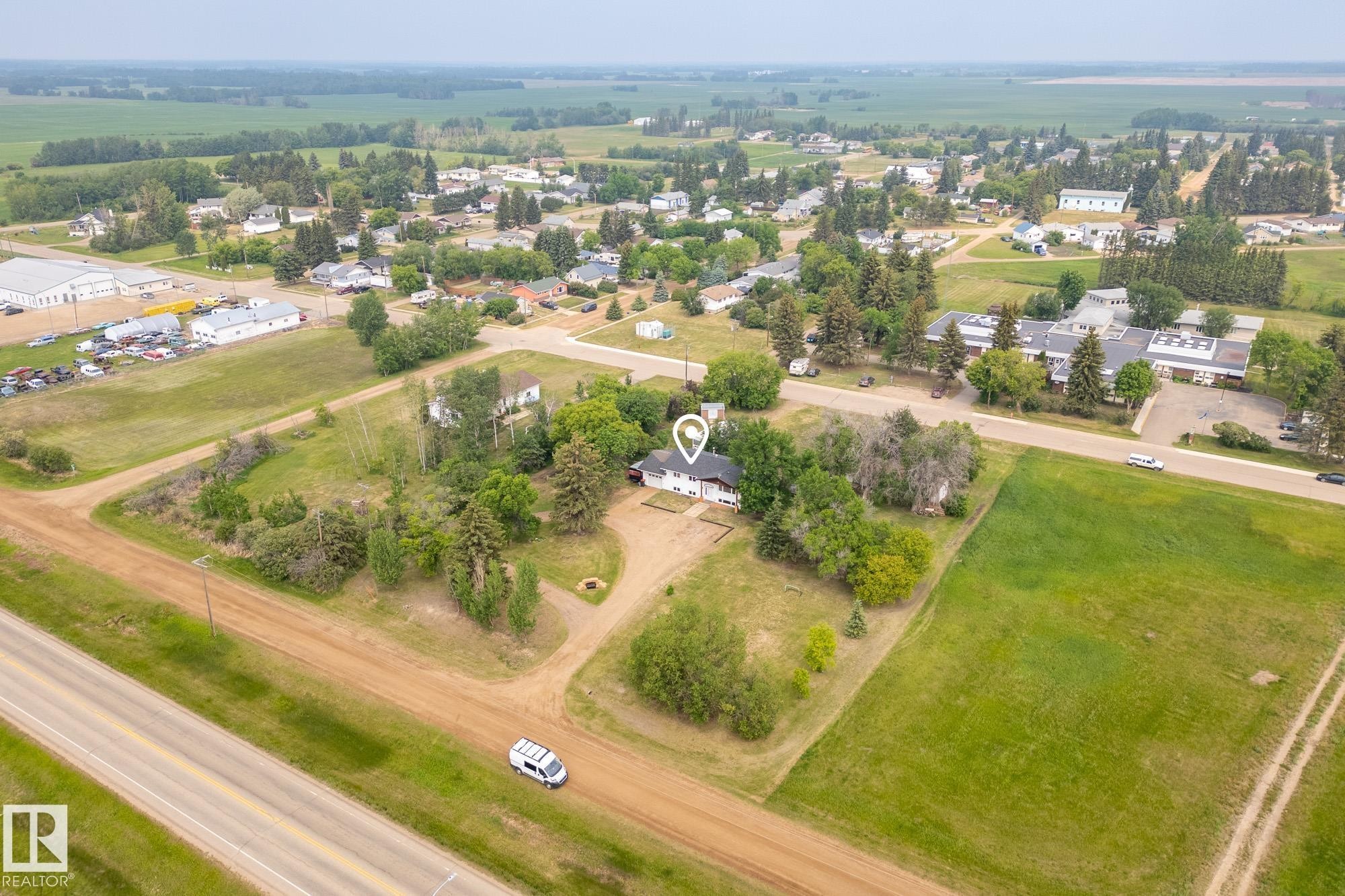 












320 1 Avenue

,
Thorhild,




AB
T0A 3J0

