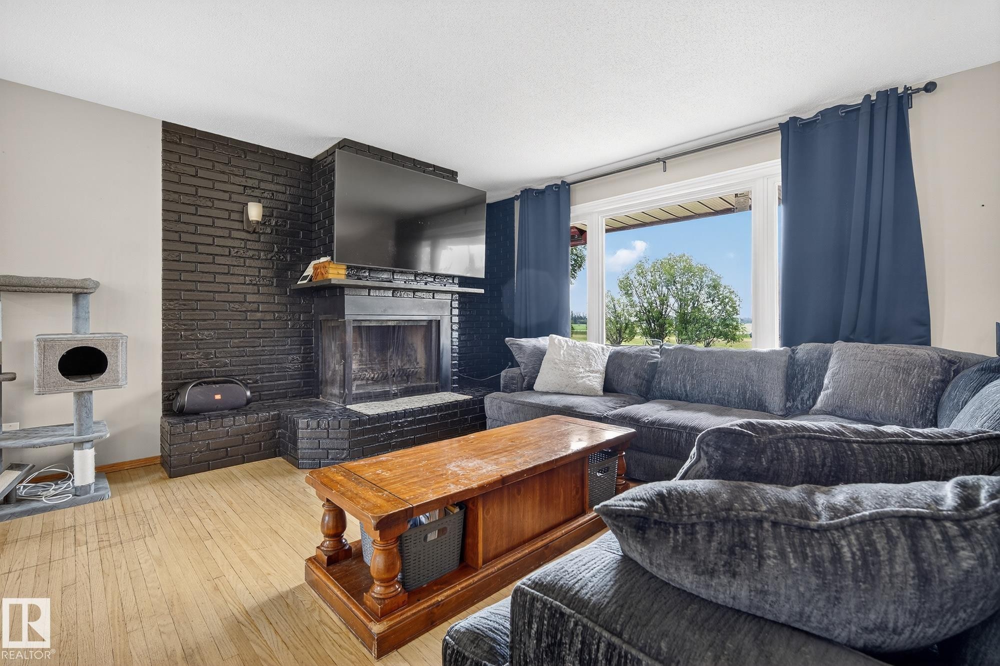 












320 1 Avenue

,
Thorhild,




AB
T0A 3J0

