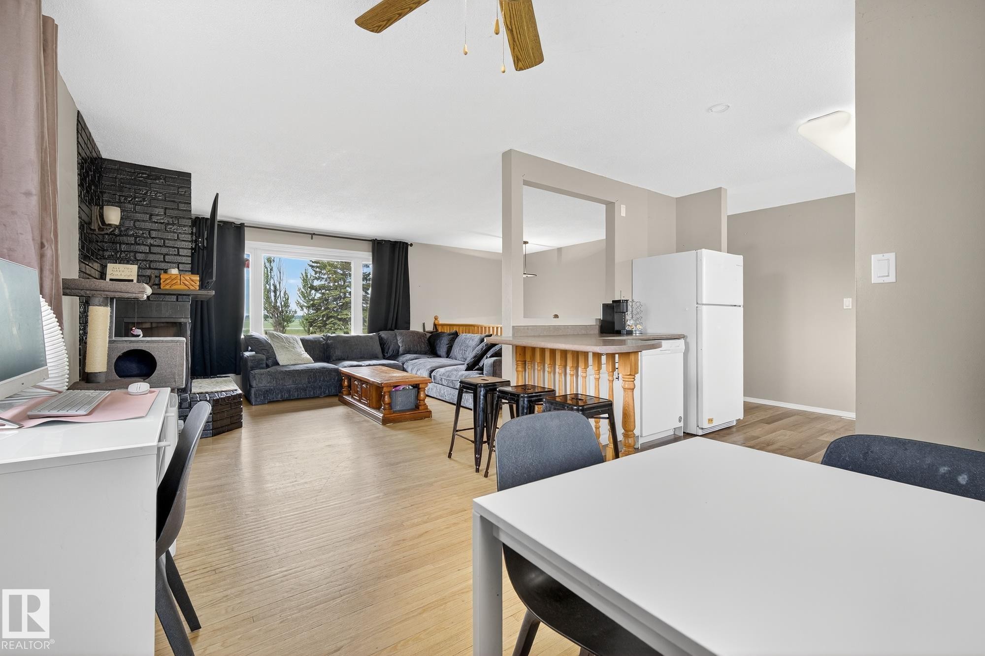 












320 1 Avenue

,
Thorhild,




AB
T0A 3J0


