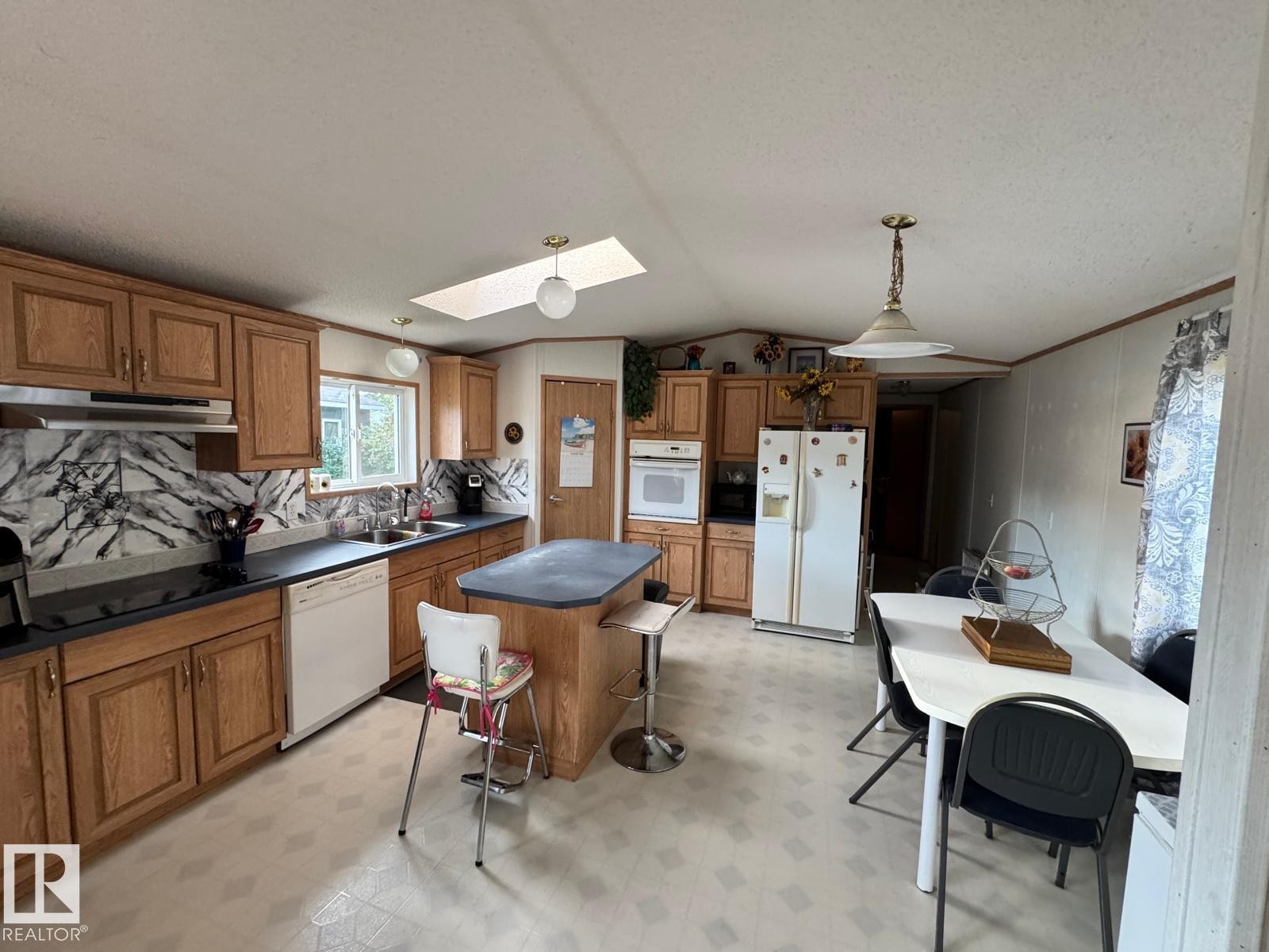 












388 evergreen Park NW

,
Edmonton,




AB
T5Y 4M2

