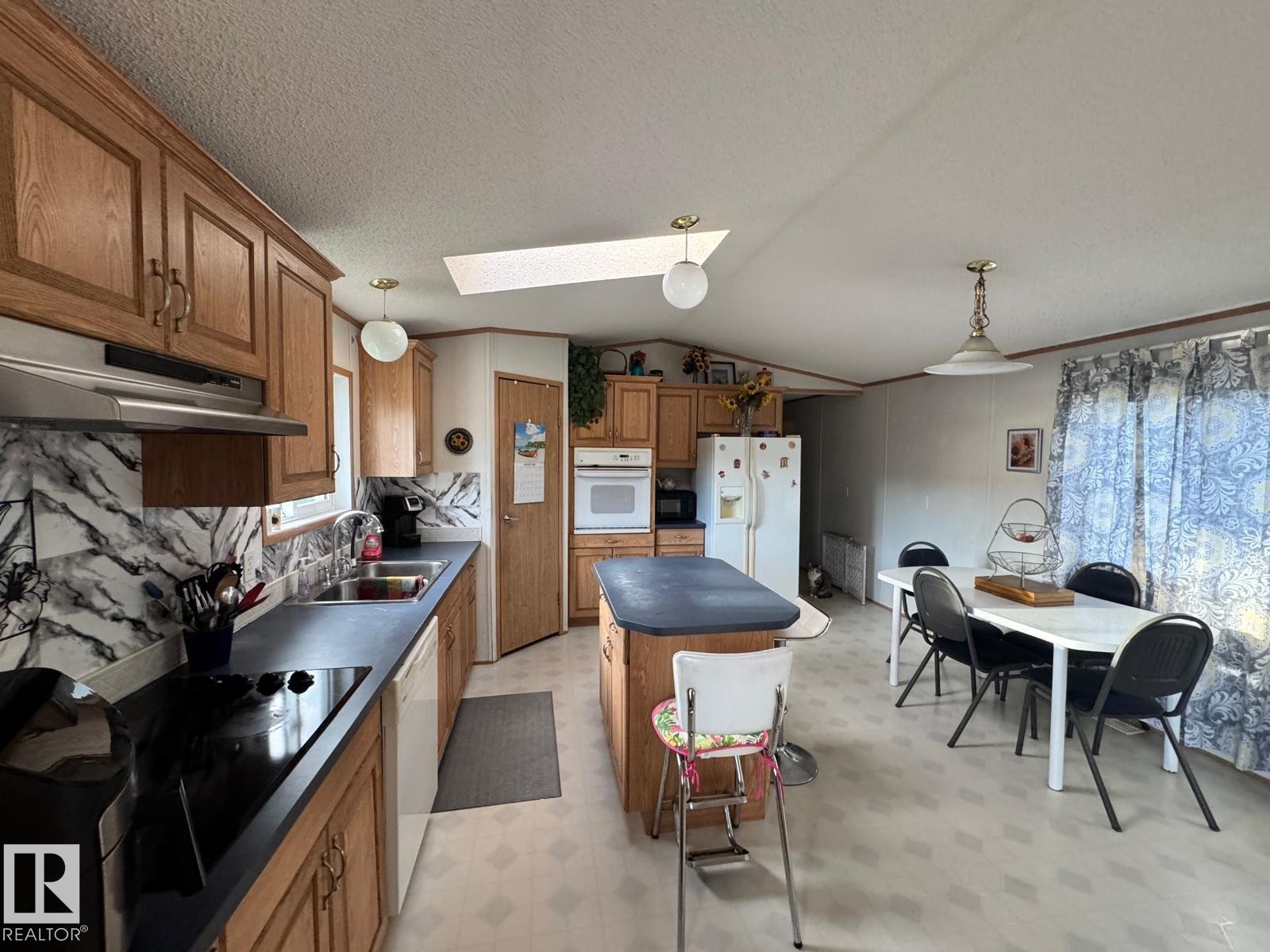 












388 evergreen Park NW

,
Edmonton,




AB
T5Y 4M2

