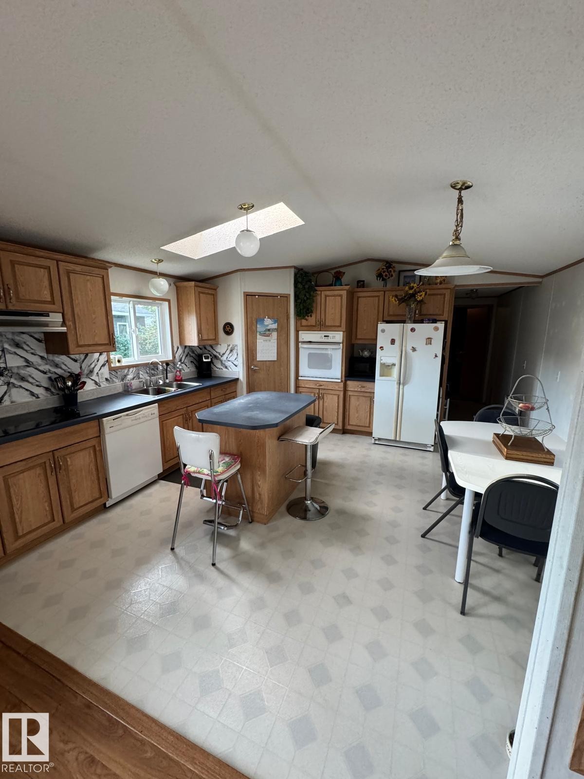 












388 evergreen Park NW

,
Edmonton,




AB
T5Y 4M2

